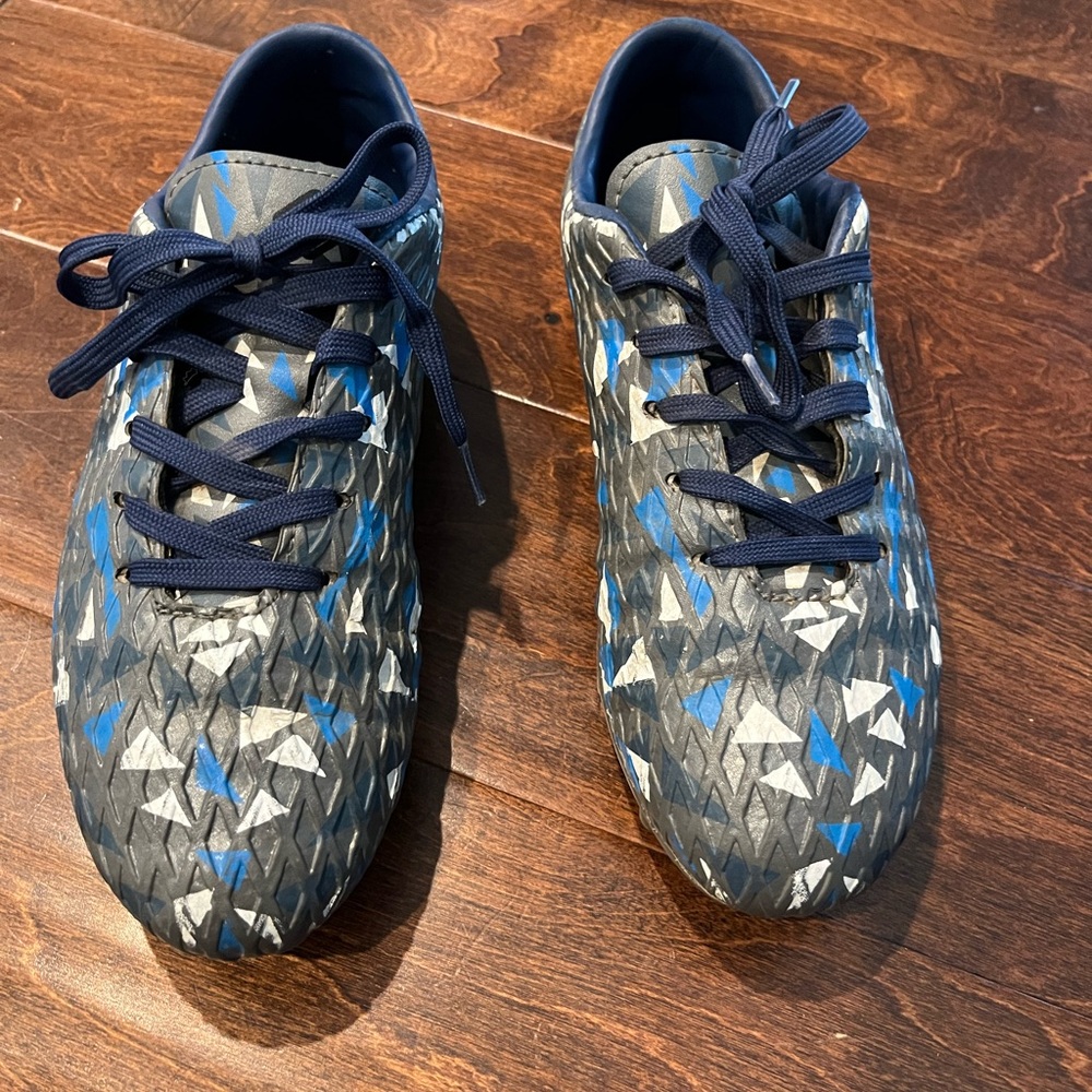 Size 5 soccer cleats. Lots of life left in these!!